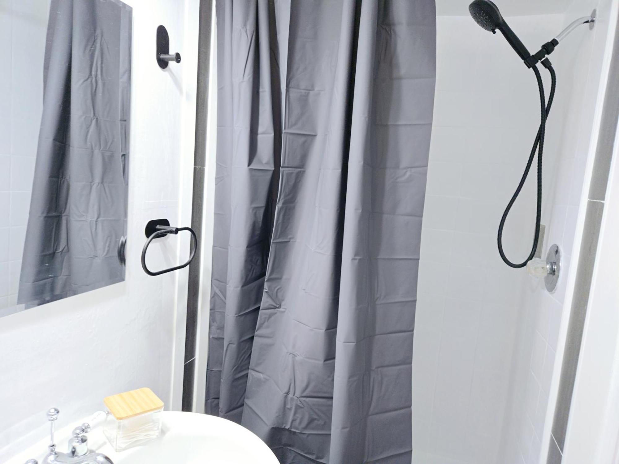 Lovely Cozy Room! With Attached Private Bath In The Heart Of Vancouver! Private Parking & Self Check-In! Bagian luar foto
