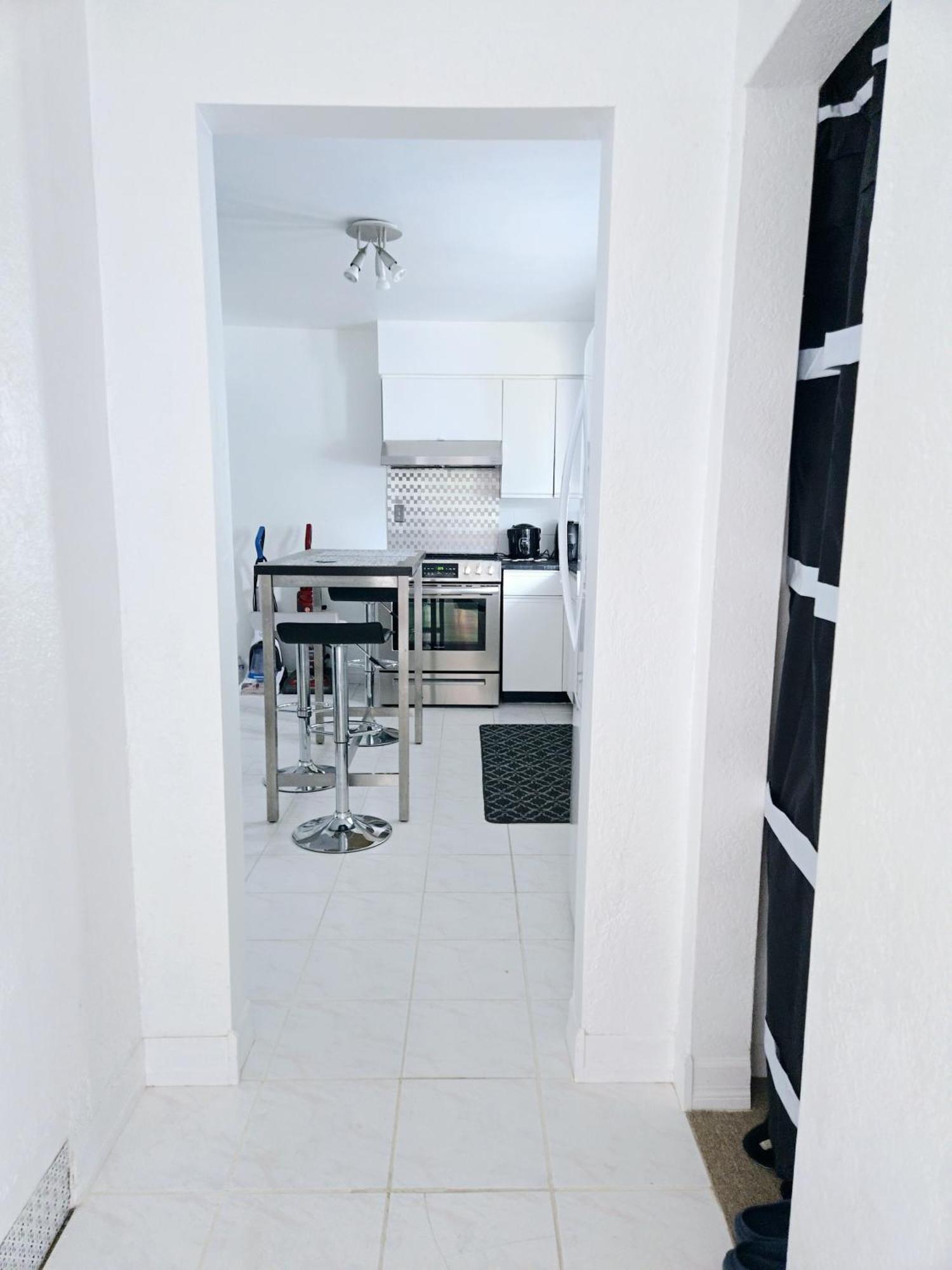 Lovely Cozy Room! With Attached Private Bath In The Heart Of Vancouver! Private Parking & Self Check-In! Bagian luar foto