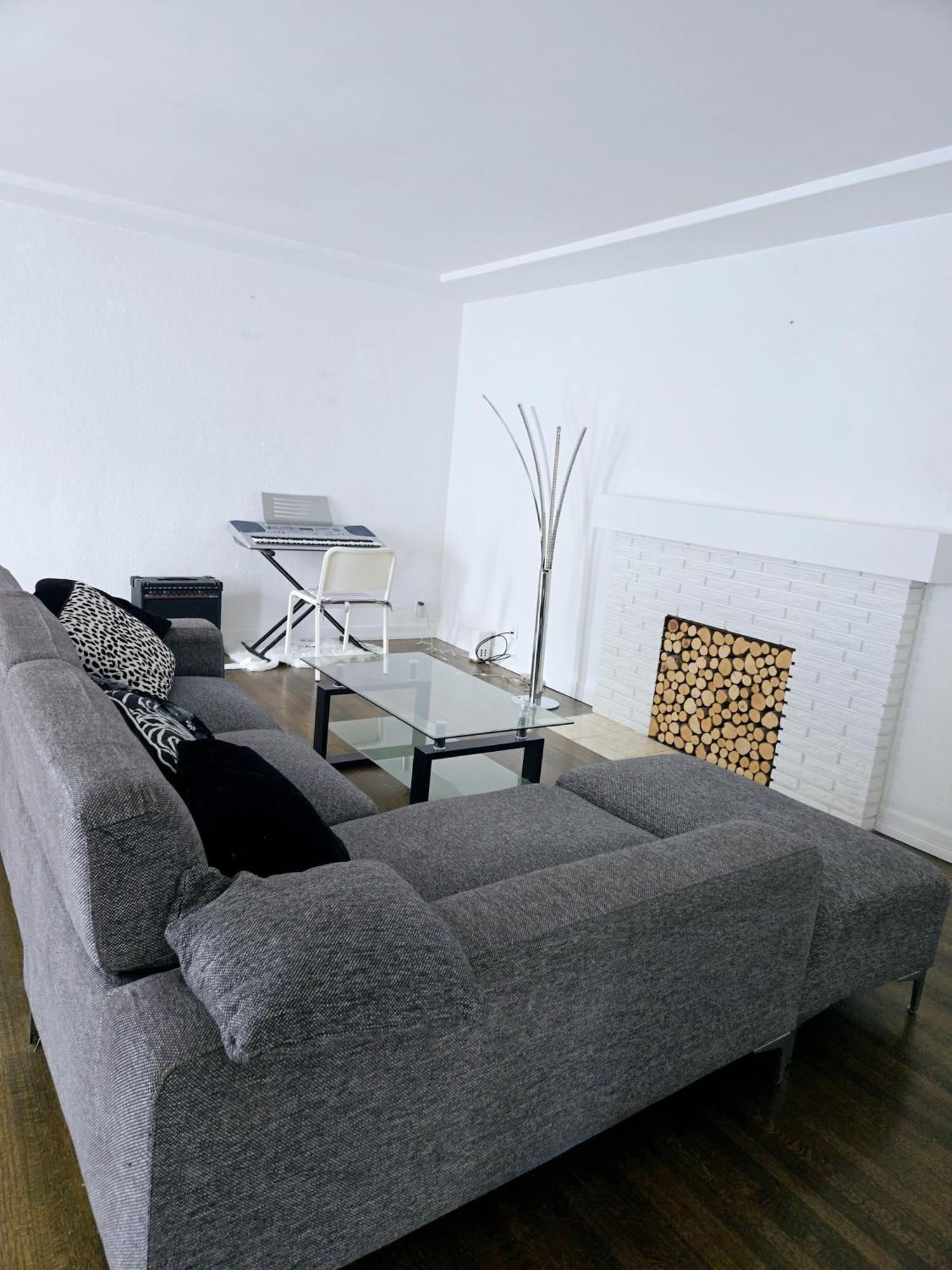 Lovely Cozy Room! With Attached Private Bath In The Heart Of Vancouver! Private Parking & Self Check-In! Bagian luar foto